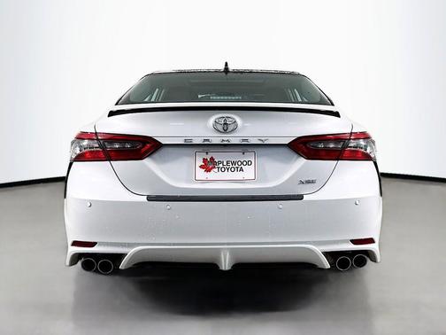 Wind Chill Pearl/Midnight Black Metallic 2024 Toyota Camry XSE