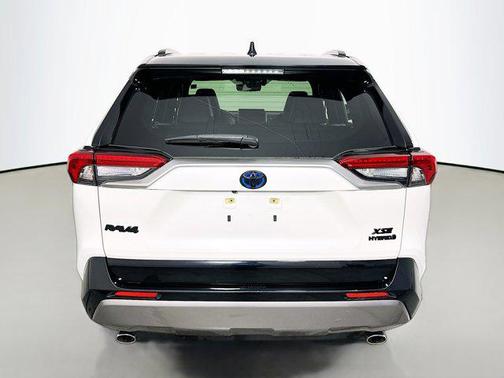 2020 Toyota RAV4 Hybrid SE