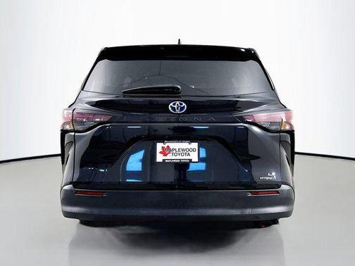 2024 Toyota Sienna LE