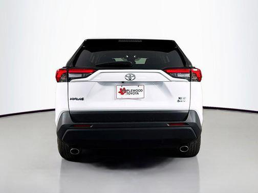 Ice Cap 2025 Toyota RAV4 Hybrid XLE