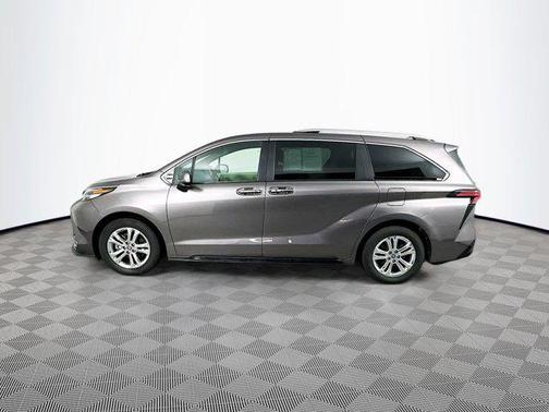 2022 Toyota Sienna Platinum 7 Passenger