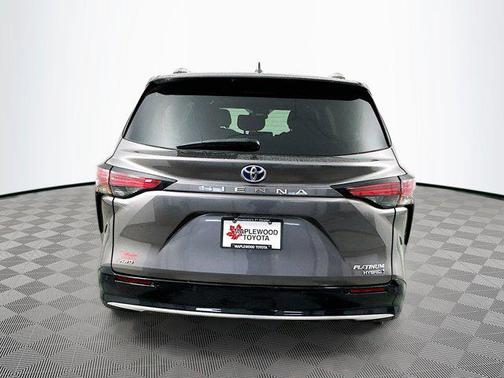 2022 Toyota Sienna Platinum 7 Passenger