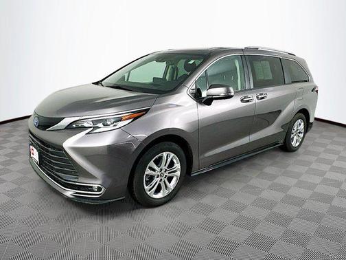 2022 Toyota Sienna Platinum 7 Passenger