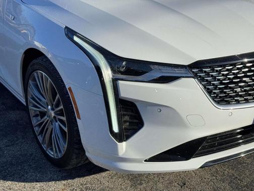 2023 Cadillac CT4 Premium Luxury