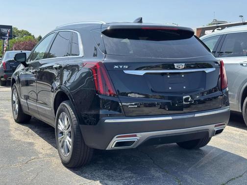 2022 Cadillac XT5 Premium Luxury