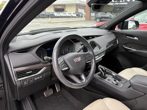 2022 Cadillac XT4 Sport