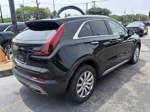 2022 Cadillac XT4 Premium Luxury