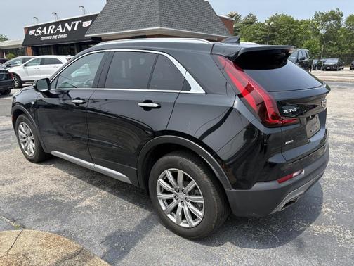 2022 Cadillac XT4 Premium Luxury