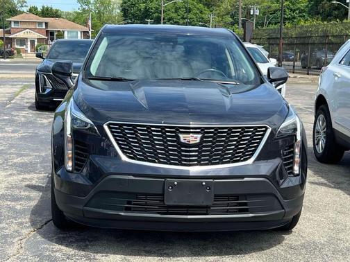 Metallic 2023 Cadillac XT4 Luxury