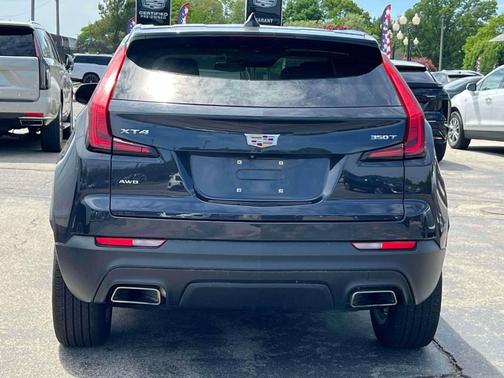 Metallic 2023 Cadillac XT4 Luxury