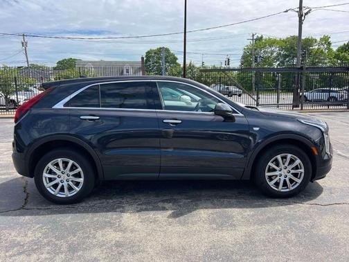 Metallic 2023 Cadillac XT4 Luxury