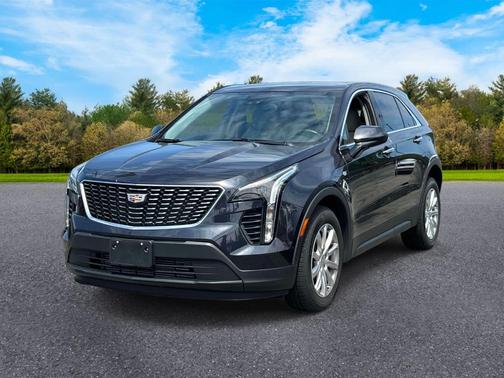 Metallic 2023 Cadillac XT4 Luxury