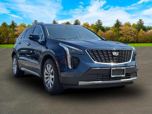 2022 Cadillac XT4 Premium Luxury