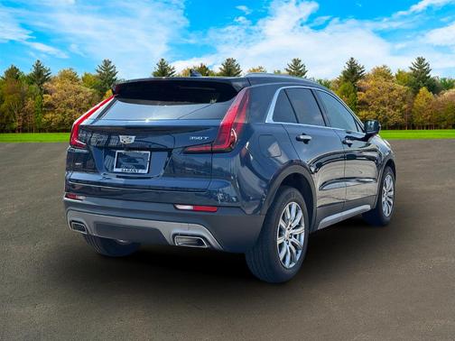 2022 Cadillac XT4 Premium Luxury