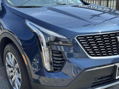 2022 Cadillac XT4 Premium Luxury