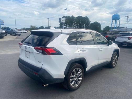 2020 Toyota RAV4 XLE Premium
