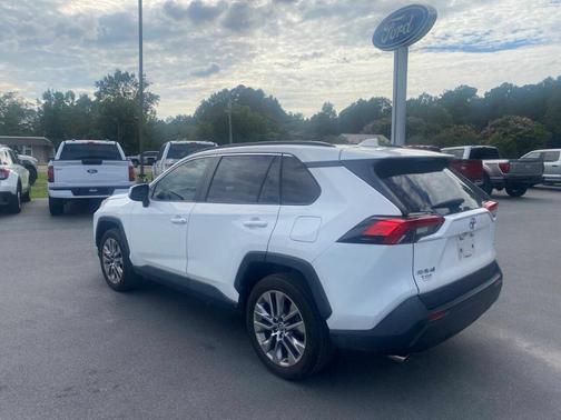 2020 Toyota RAV4 XLE Premium