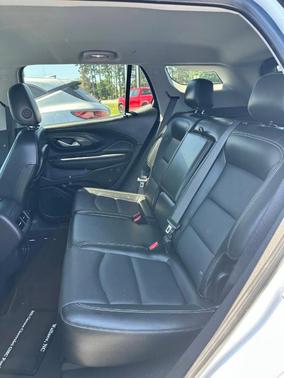 White 2023 GMC Terrain SLT