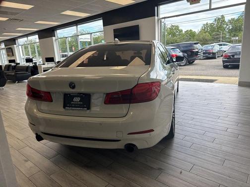 Alpine White 2019 BMW 530e xDrive iPerformance