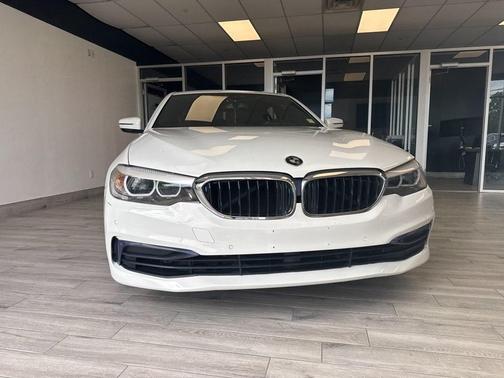 Alpine White 2019 BMW 530e xDrive iPerformance