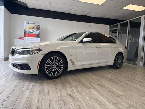 Alpine White 2019 BMW 530e xDrive iPerformance