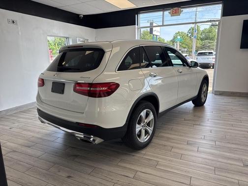 White 2018 Mercedes-Benz GLC 300 4MATIC