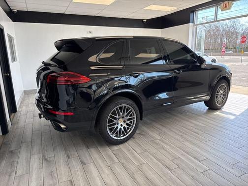 2018 Porsche Cayenne Platinum Edition