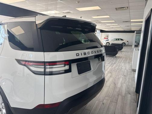 2020 Land Rover Discovery SE