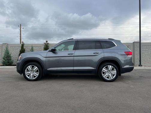 Photo 2 of 30 of 2018 Volkswagen Atlas 3.6L SEL Premium