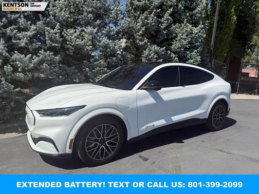 Star White Metallic Tri-Coat 2025 Ford Mustang Mach-E Premium