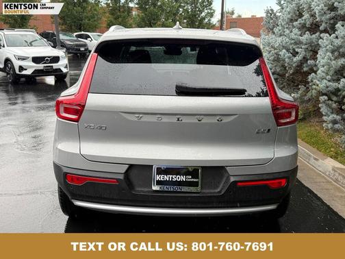 2025 Volvo XC40 B5 Core Bright Theme