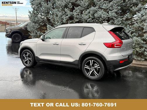 2025 Volvo XC40 B5 Core Bright Theme