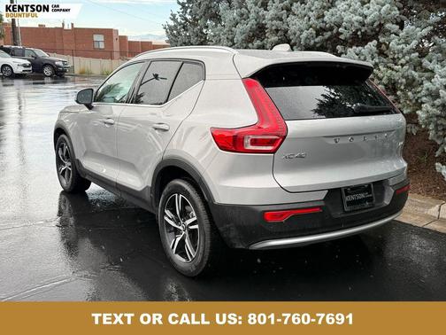 2025 Volvo XC40 B5 Core Bright Theme