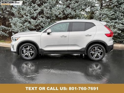 2025 Volvo XC40 B5 Core Bright Theme