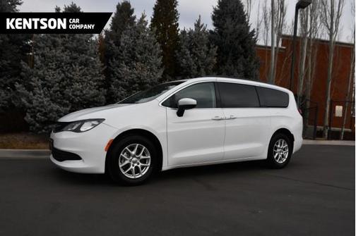 Photo 1 of 34 of 2020 Chrysler Voyager LXI