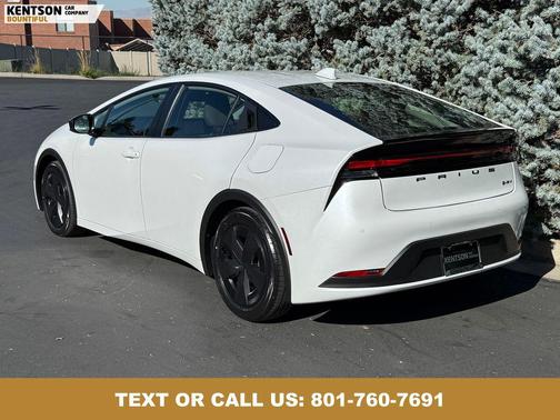 2025 Toyota Prius LE