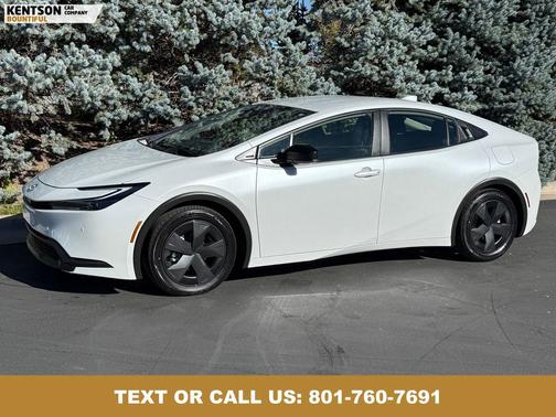 2025 Toyota Prius LE
