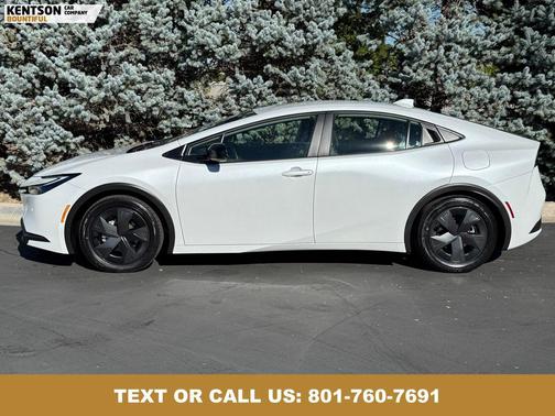 2025 Toyota Prius LE