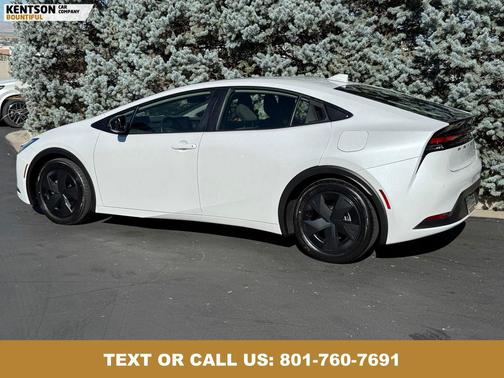 2025 Toyota Prius LE