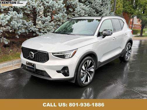 2025 Volvo XC40 B5 Plus Dark Theme