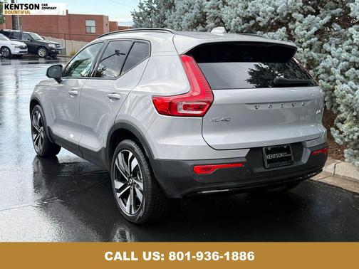 2025 Volvo XC40 B5 Plus Dark Theme