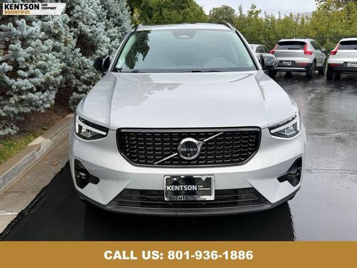 2025 Volvo XC40 B5 Plus Dark Theme