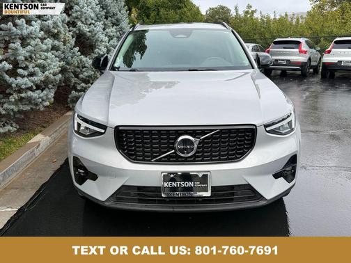 2025 Volvo XC40 B5 Plus Dark Theme