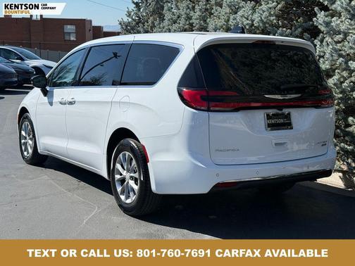 Bright White Clearcoat 2026 Chrysler Pacifica Limited