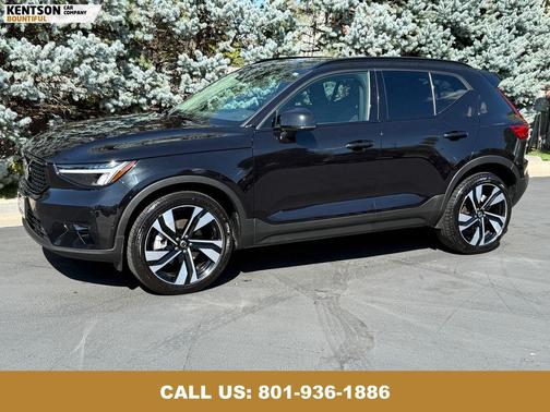 2025 Volvo XC40 B5 Plus Dark Theme