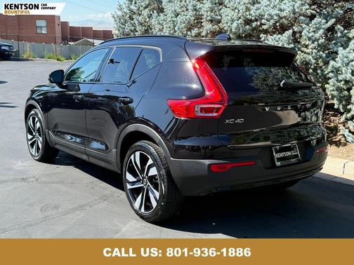 2025 Volvo XC40 B5 Plus Dark Theme