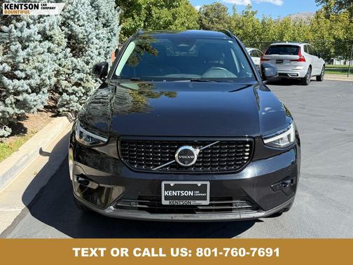 2025 Volvo XC40 B5 Plus Dark Theme