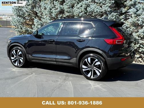 2025 Volvo XC40 B5 Plus Dark Theme