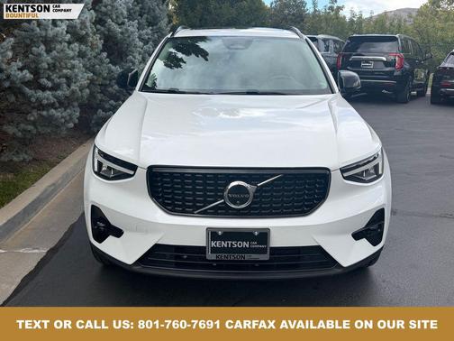 2023 Volvo XC40 B5 Ultimate Dark Theme