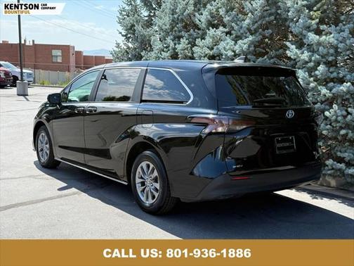 2025 Toyota Sienna LE